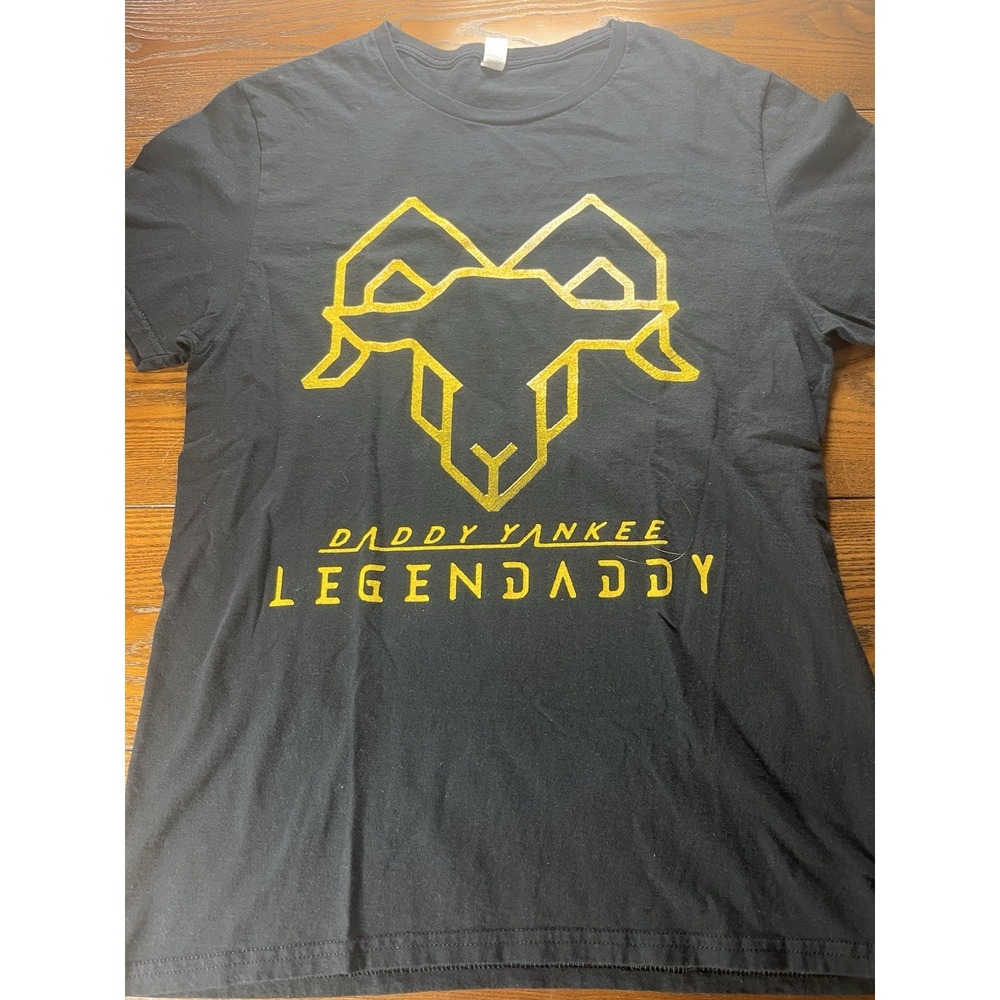DADDY YANKEE Legendaddy 2022 World Tour Concert T-shirt Size MEDIUM